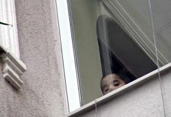 Avcılar'da evde mahsur kalan 3,5 yaşındaki çocuğu itfaiye kurtardı