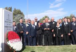 Bülent Ecevit, 17'nci ölüm yıl dönümünde mezarı başında anıldı