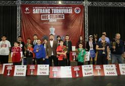 29 Ekim Satranç Turnuvası'nda ödüller sahiplerini buldu