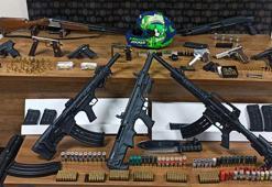 Sosyal medyadan husumetlilerine silahla gözdağı veren 7 şüpheli yakalandı