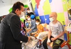 Tuzla Belediyesi Gençlik Merkezi öğrencileri lösemili çocukları ziyaret etti