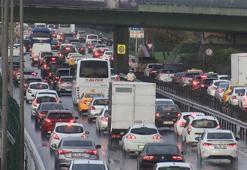 İstanbul'da yağmur nedeniyle ulaşımda yoğunluk yaşanıyor