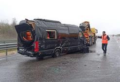 Minibüs, kayan otomobile çarptı; 5 yaralı