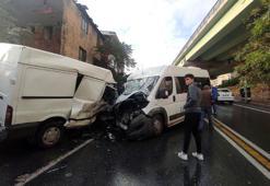 Kağıthane'de servis minibüsü ile panelvan kafa kafaya çarpıştı: 1'i ağır 8 kişi yaralandı