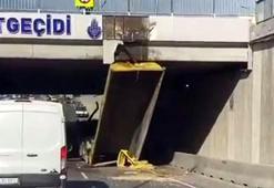 Avcılar’da kamyonun damperi alt geçide çarptı