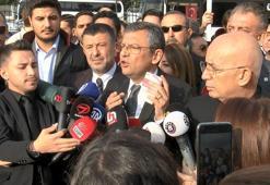 Özgür Özel'den Yargıtay'ı protesto eden avukatlara destek