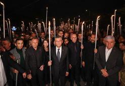 Özgür Özel, 'Ata'ya Saygı Zinciri'ne katılıp, Anıtkabir'i ziyaret etti