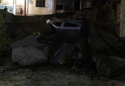 İstinat duvarı çöktü, park halindeki araç inşaatın temeline yuvarlandı