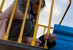 Parkta bileği kaydırak demirine sıkışan Mira'yı itfaiye kurtardı