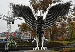 Beşiktaş İskele Meydanı'ndaki dev kartal heykelinin açılışı yapıldı