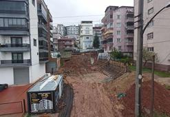 İstinat duvarı çöktü, 6 katlı apartman boşaltıldı