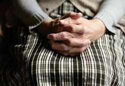 Torunlarına bakan büyükannelerin depresyonu azalıyor