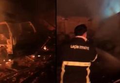 Çorum'da köyde yangın; ev, kömürlük, 5 araç yandı