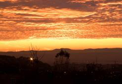 İstanbul güne büyüleyen kızıllık ile başladı