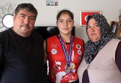 Babasının ısrarıyla haltere başlayan Medine, Türkiye şampiyonu oldu