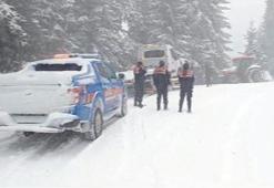 Yedigöller yolunda karda mahsur kalan 4 kişi kurtarıldı