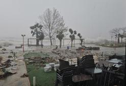 Bakan Yerlikaya, olumsuz hava koşullarının acı bilançosunu paylaştı: 2 ölü, 50 yaralı, 12 denizci kayıp