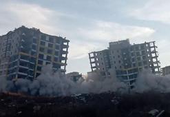 Malatya'da 12'şer katlı 2 bina, patlatılarak yıkıldı