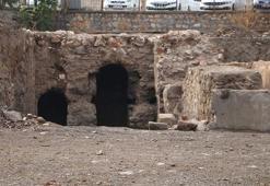 Okul temel kazısında 5 asırlık hamam ortaya çıktı
