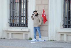 İzmir’de İsrail bayrağına basıp kafasına tabanca dayayan şüpheli tutuklandı