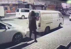 Gaziosmanpaşa'da iş yerine silahlı saldırı kamerada