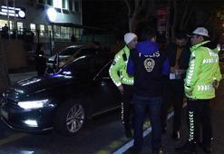 Fatih'te çakarlı otomobil denetime takıldı