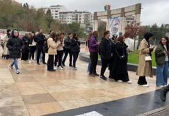 AVM'lerde şahane cuma  kuyruğu