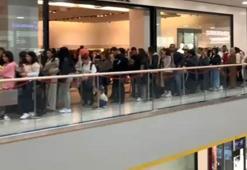 AVM'lerde 'Şahane Cuma' kuyruğu