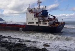 Artvin’de karaya oturan gemi için uzman ekip bekleniyor