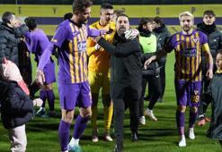 Eyüpspor'da Başkan Özkaya, futbolcular ve taraftardan Arda Turan'a moral