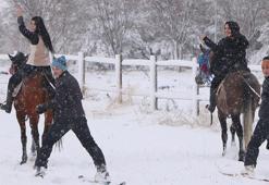 Kampüste atlı kayak