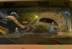 TIR'dan fırlayan demir parçası, başka bir TIR'ın ön camına isabet etti; sürücü yaralandı