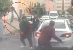 Kazaya karışan sürücülerden biri 'tampon' ile saldırdı, diğeri bıçakla karşılık verdi