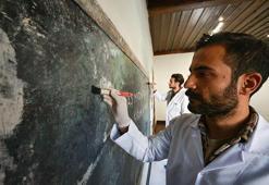 Sıva altından çıkarılan 90 yıllık taş tahta, üzerindeki izlerle korumaya alındı