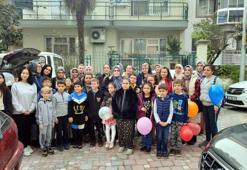 Tedavi gören Zeynep öğretmene, öğrencilerinden duygulandıran ziyaret