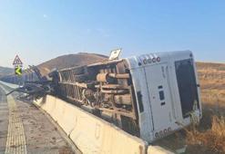 Ankara'da servis otobüsü devrildi: 2 yaralı