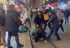 Fatih'te iki grup arasında çıkan kavgada tekme ve sopalar havada uçuştu