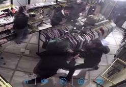 Fatih'te iki grup arasında çıkan kavgada tekme ve sopalar havada uçuştu