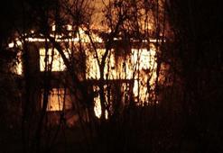 Metruk ev alev alev yandı