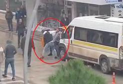 Sürücülerin tekme, yumruk ve sopalı 'yol vermeme' kavgası kamerada