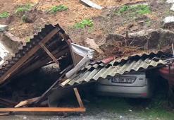 Sarıyer'de istinat duvarı çöktü; 4 araç hasar gördü