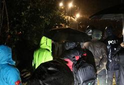 Heyelan altında kalan ev yıkıldı; anne ve oğlu için arama- kurtarma çalışması başlatıldı