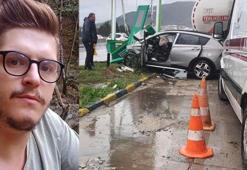 Akaryakıt istasyonunun tabelasına çarpan otomobilin sürücüsü öldü