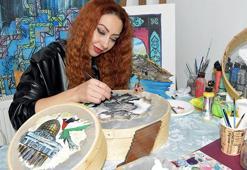 Elek ve kalbura çizdiği resimler ile Filistin'deki insanlık dramını anlattı