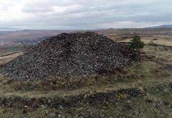 Kayseri'de binlerce yıllık tümülüsler, definecilerin tahribatına uğradı