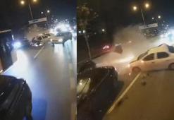 Kadıköy'de makas atan otomobilin neden olduğu kaza anı kameraya yansıdı