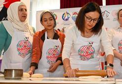 Yalova Valisi Hülya Kaya, göçmen kadınlarla mutfağa girdi