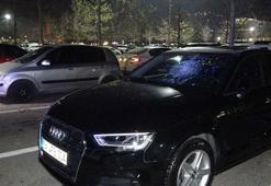 Açık otoparktaki 35 aracın camını kırdı