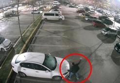 Parke taşı ile 35 aracın camlarını kıran şüpheli, kamerada