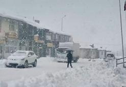 Tunceli’de kar kalınlığı 35 santimetreye ulaştı; 96 köy yolu kapalı